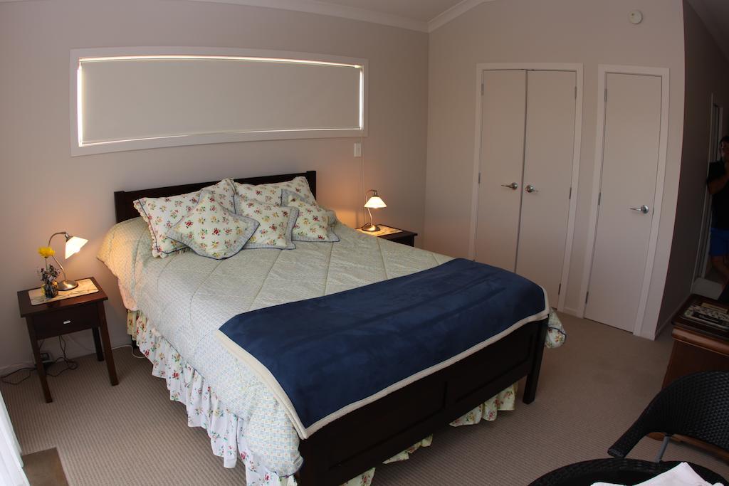 Richmond Farm Lodge New Plymouth Room photo