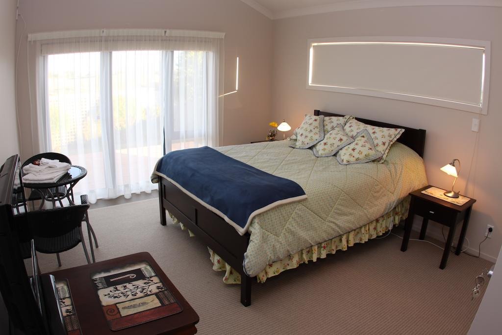 Richmond Farm Lodge New Plymouth Room photo
